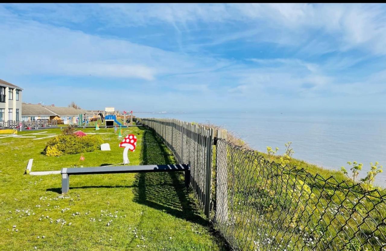 Villa Sea View 3-Bed Heated Pool Eat Bar Kids Park Lowestoft Bagian luar foto