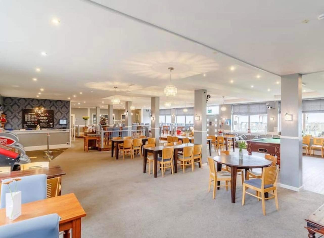 Villa Sea View 3-Bed Heated Pool Eat Bar Kids Park Lowestoft Bagian luar foto