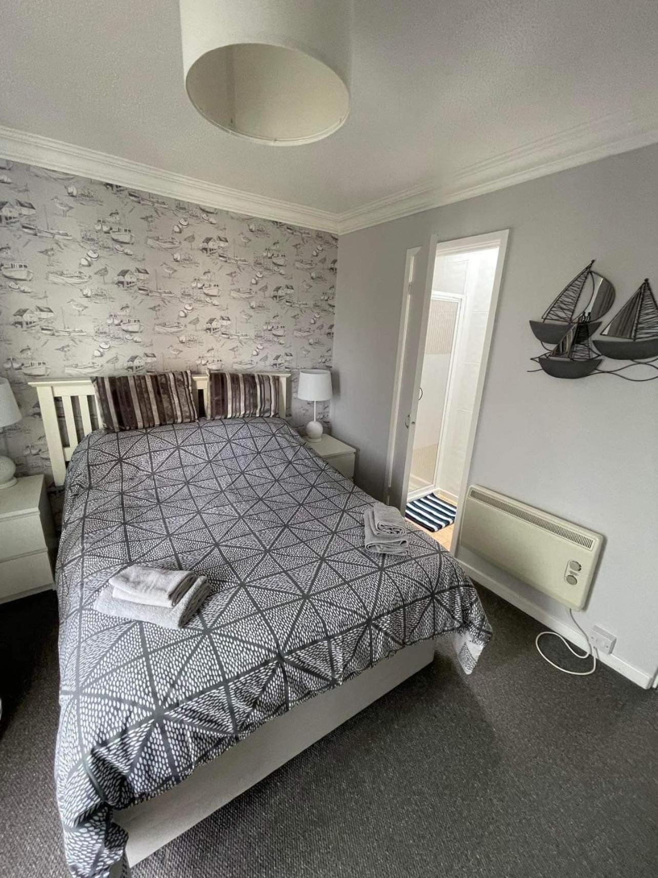 Villa Sea View 3-Bed Heated Pool Eat Bar Kids Park Lowestoft Bagian luar foto