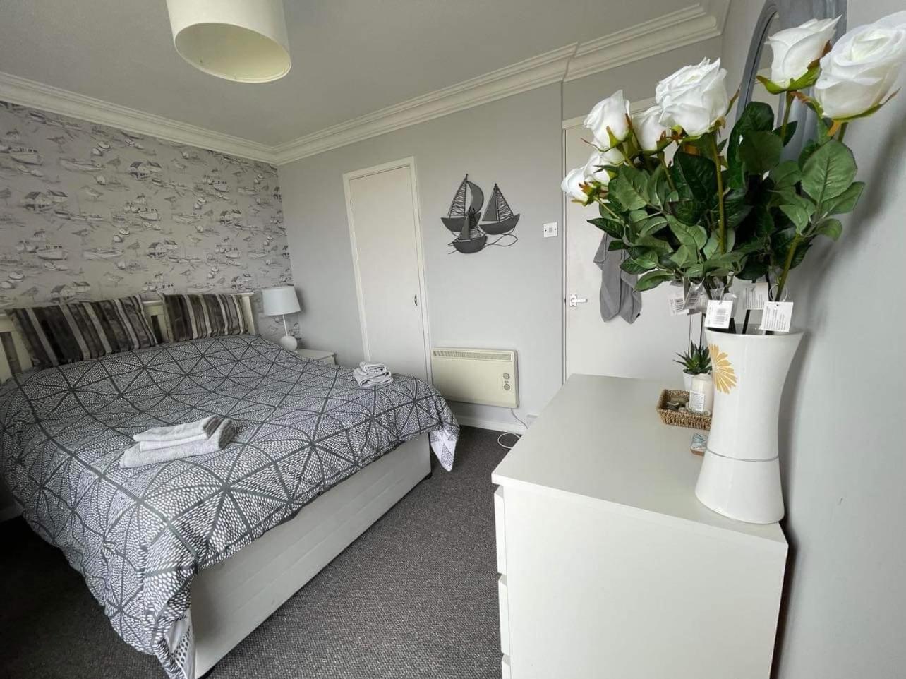 Villa Sea View 3-Bed Heated Pool Eat Bar Kids Park Lowestoft Bagian luar foto